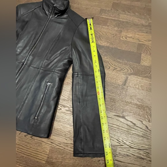 Andrew Marc Women’s Black Leather Jacket Size M - Picture 6 of 9